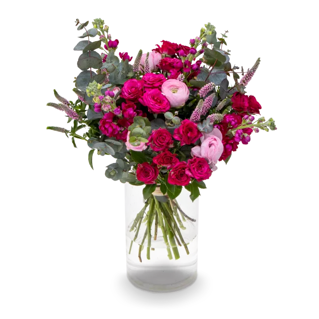 kytice trsových růží, ranunculusu a mathiol